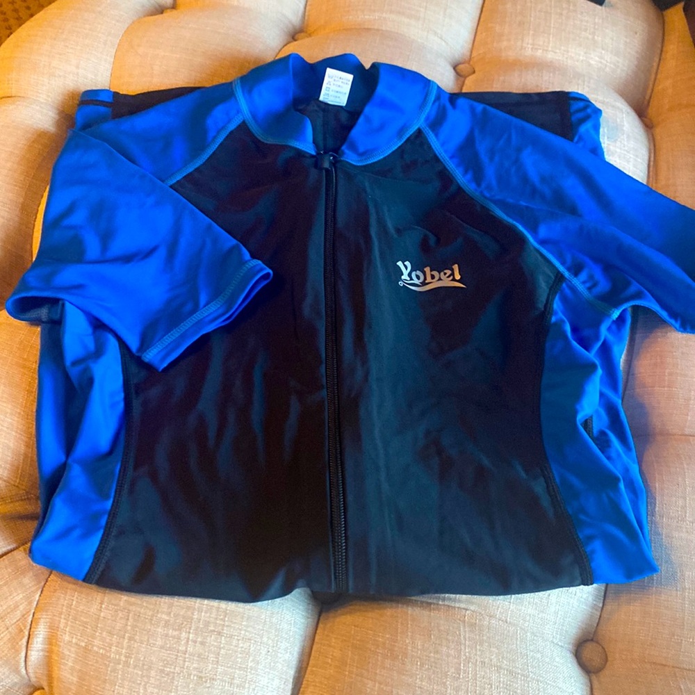 Size large wet suit
